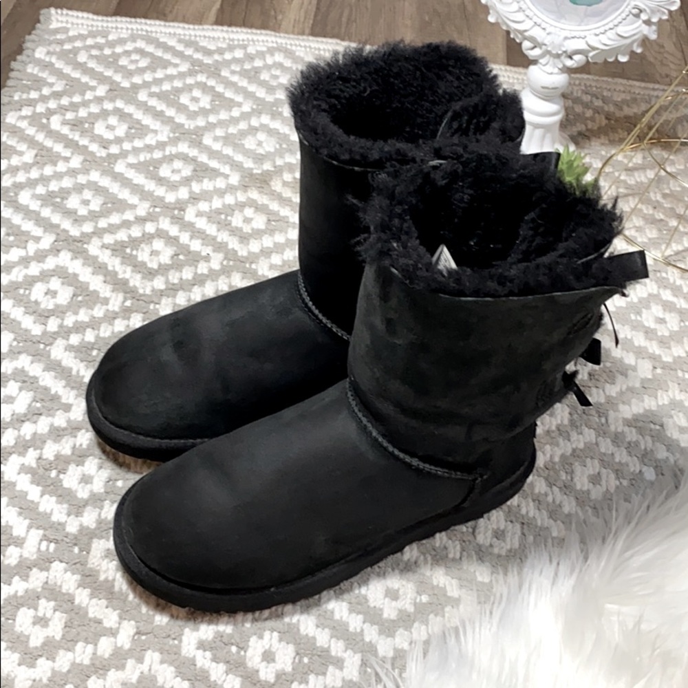 UGG ✖️ Bailey Bow Short Boots in Black Sz 8